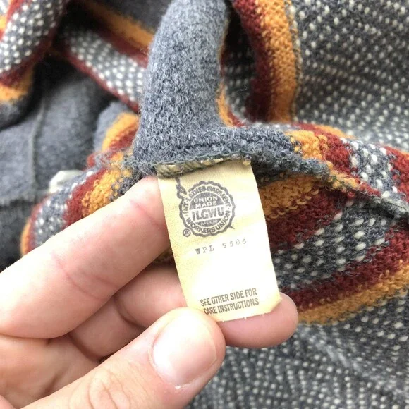 VINTAGE Wool Poncho Cape Womens One Size Gray Fringe Button ILGWU Made USA 70s - Picture 13 of 15